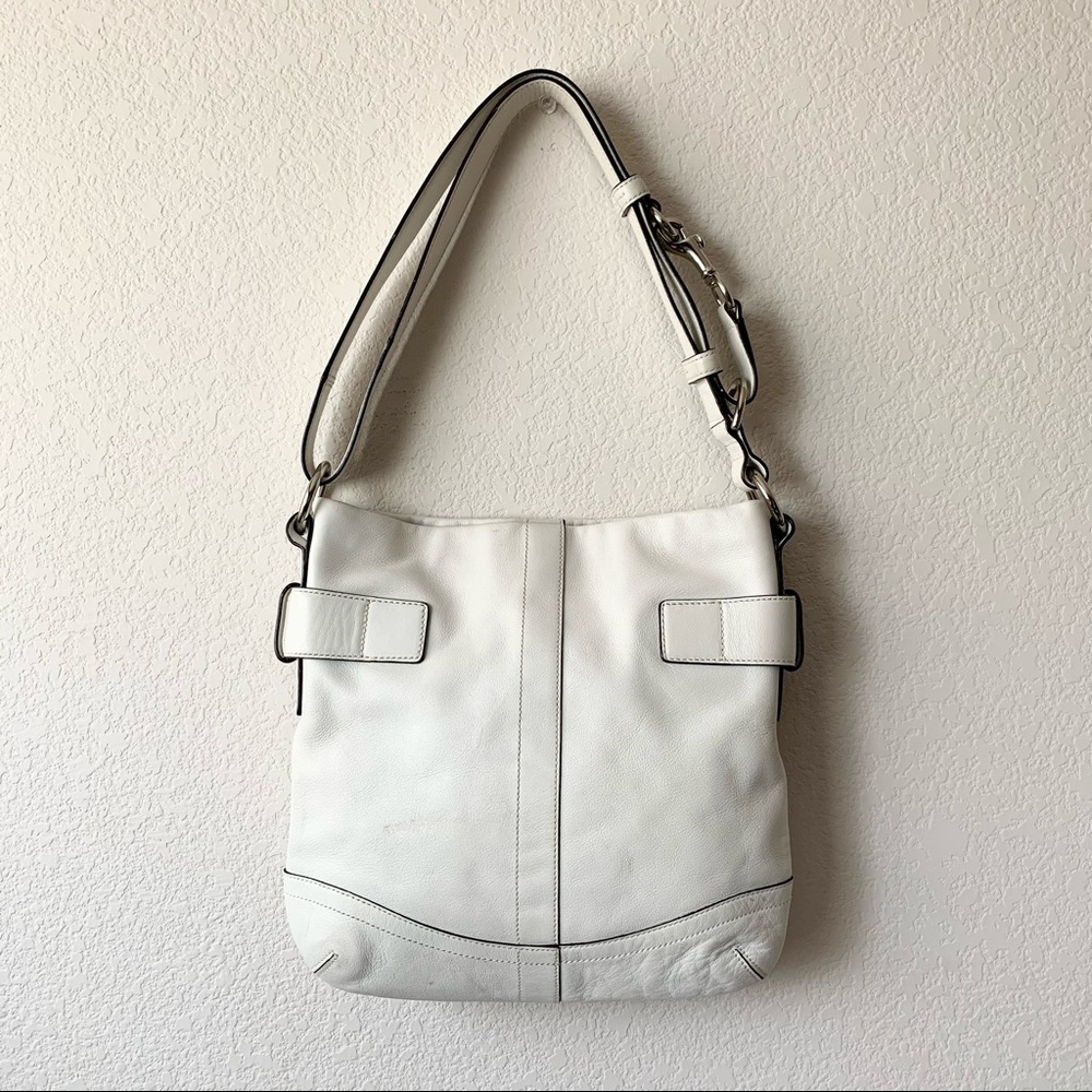 White Leather coach buckle shoulder bag - Picture 2 of 15